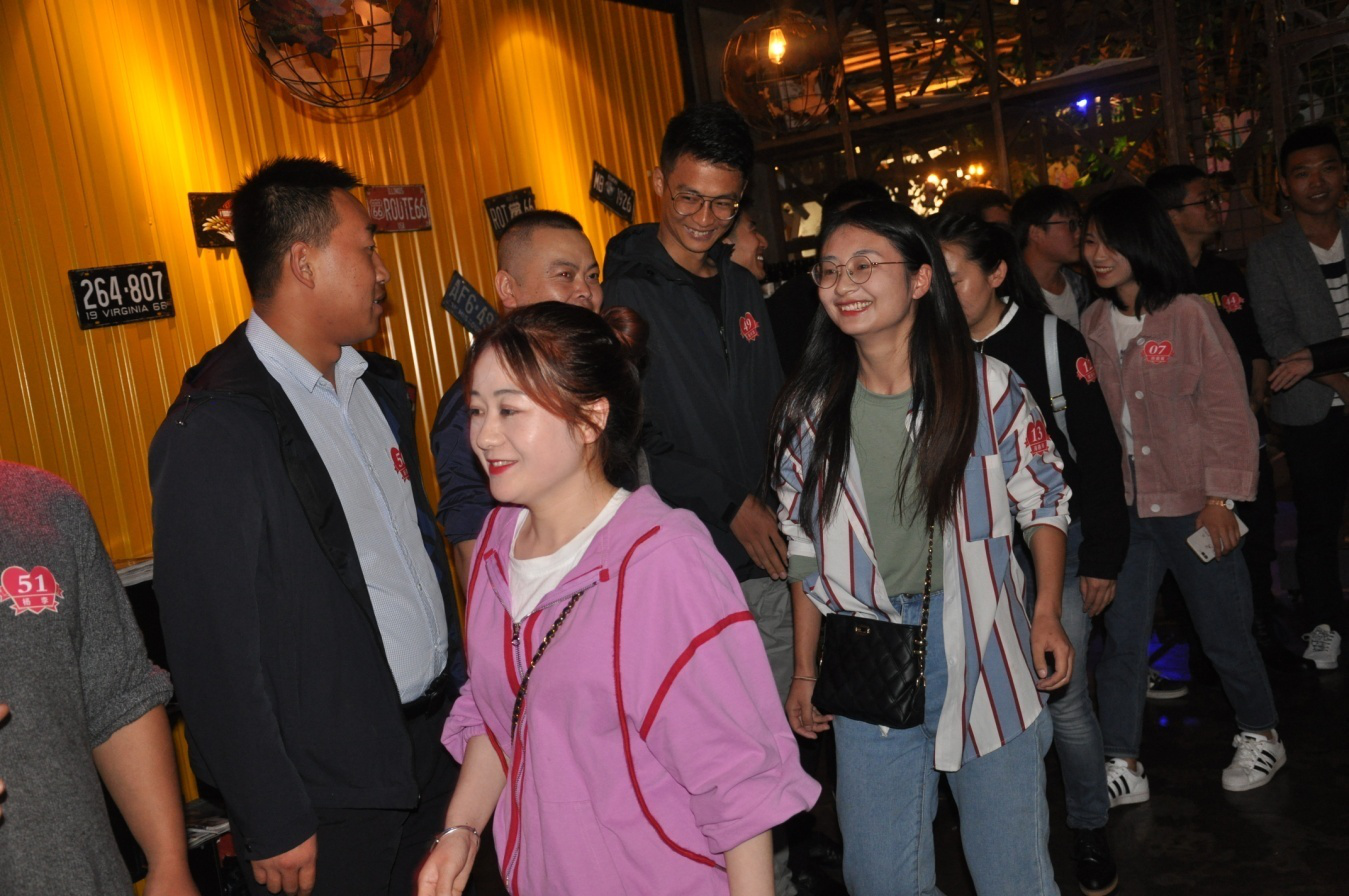 泓源公司举办“情定七夕·缘来是你”政银企青年联谊活动(图4) 泓源公司举办“情定七夕·缘来是你”政银企青年联谊活动(图4)