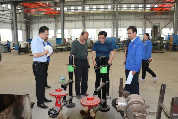 市委统战部调研丰收公司生产经营及复工复产工作(图3) 市委统战部调研丰收公司生产经营及复工复产工作(图3)