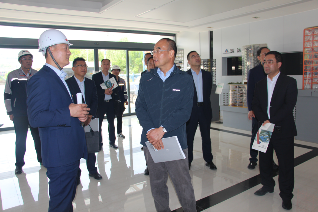 甘肃电气装备集团考察泓盛达公司(图2) 甘肃电气装备集团考察泓盛达公司(图2)