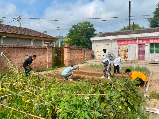 市产投集团百名员工下一线真磨砺练本领(图4) 市产投集团百名员工下一线真磨砺练本领(图4)